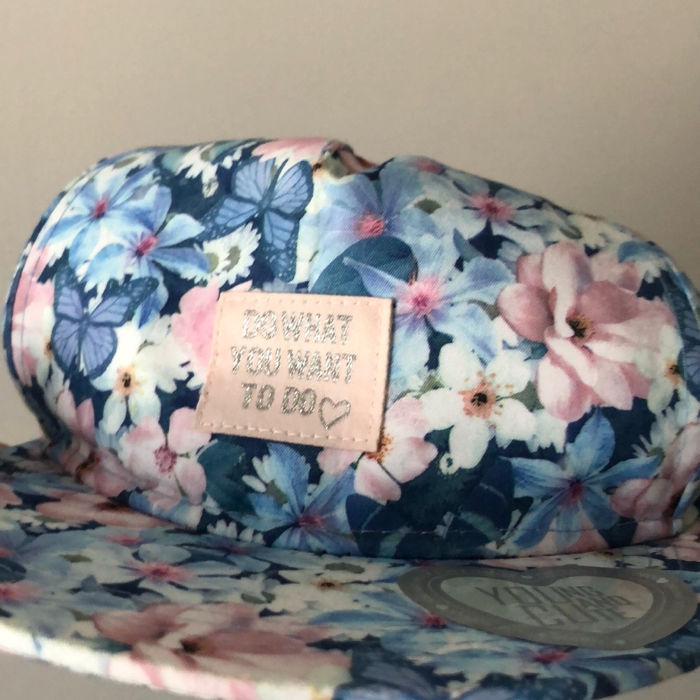H&M girls baseball cap. Size 8-12 years old